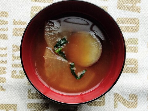 大根さつまいもの赤だし味噌汁